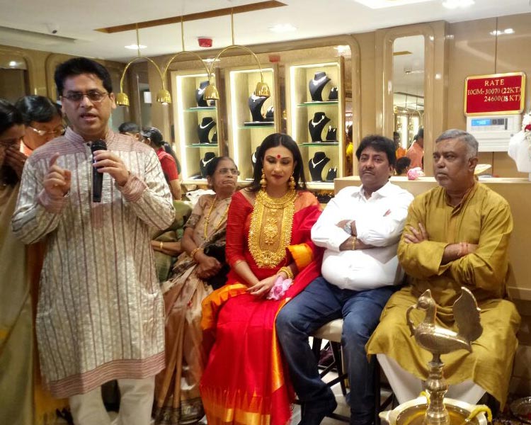 Ustad Rashid Khan and  Rituparna sengupta at the inauguration ceremony of Shyam Sundar Co Jewelers new store