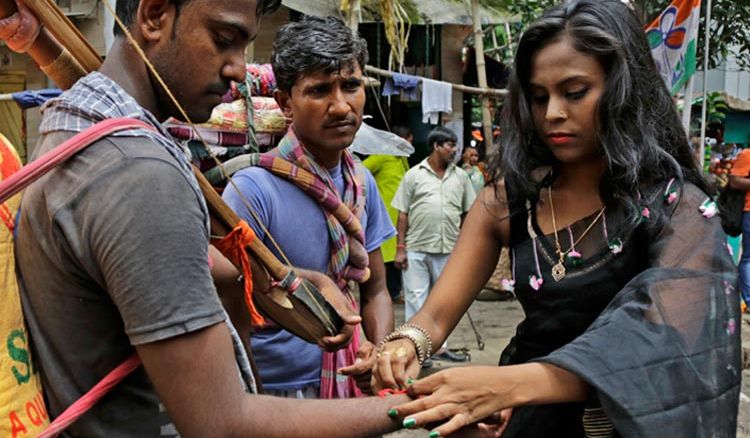 Sonagachi Sex Workers Marked Raksha Bandhan Day Jiyo Bangla