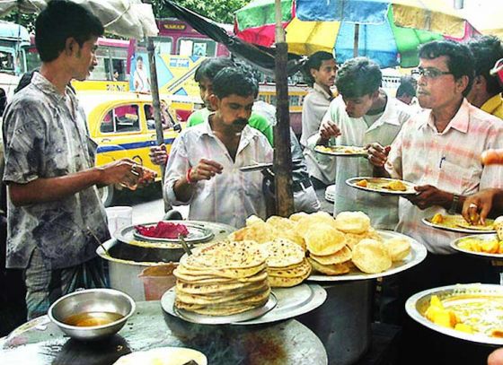 “স্ট্রিট ফুড” কি ওদেরও খাবার??