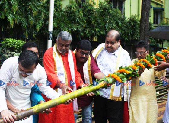 আগমনীর আরাধনায় ঢাকুরিয়া সার্বজনীন