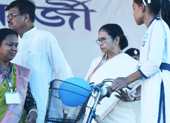 CM Mamata Banerjee gives a strong message