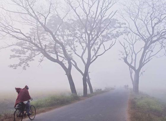 বিদায়বেলায় জোর ধাক্কা শীতের