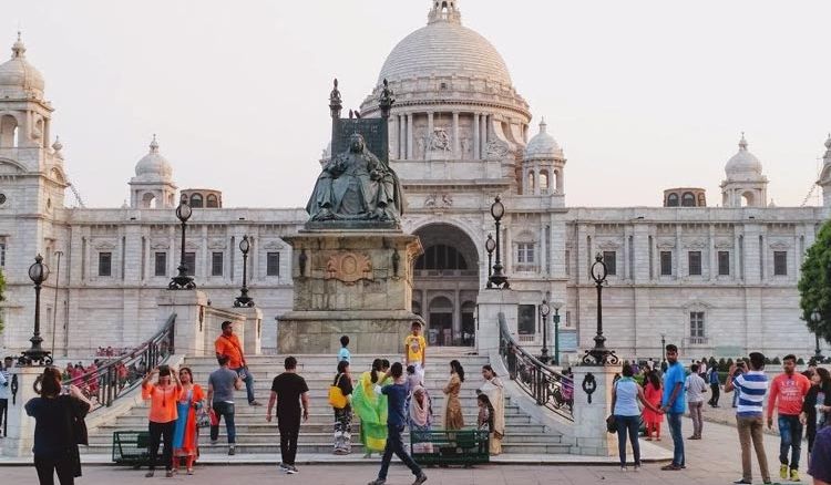 Volunteer tour guide in Victoria Memorial