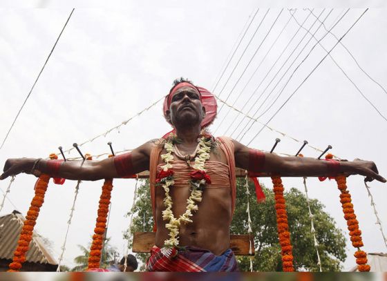 বাবা তারকনাথের চরণের সেবা লাগে...