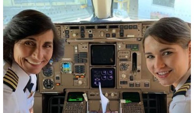 Picture of mother- daughter pilot duo went viral