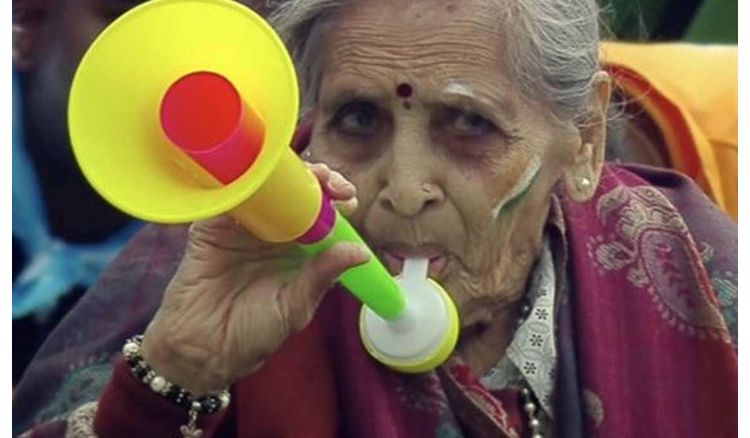 A 87 year old lady became viral in ICC Cricket World Cup