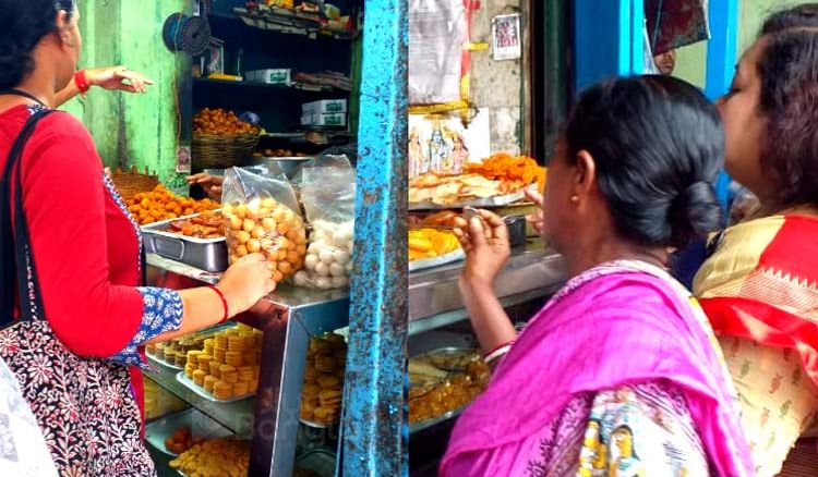 হাতে সময় কই! জন্মাষ্টমীতে দেদার বিকোচ্ছে ‘রেডিমেড’ তালের বড়া, নাড়ু, মালপোয়া