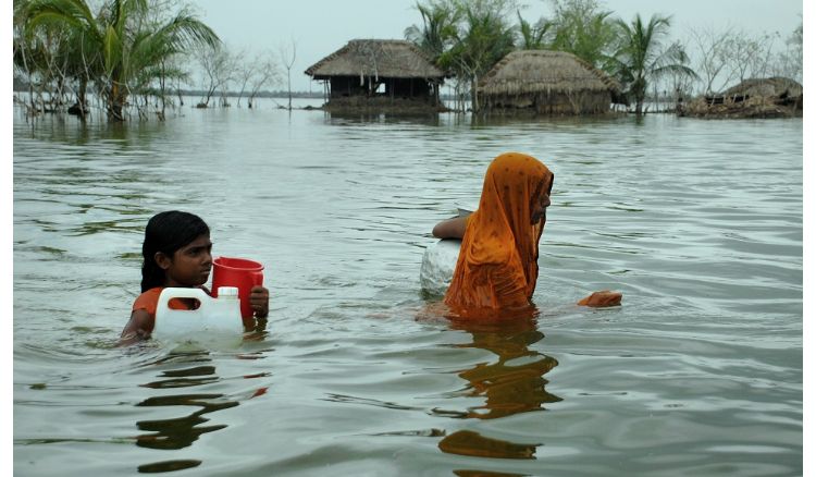 জরুরী অবস্থায় পুরুষদের থেকে নারীরা বেশি তৎপর