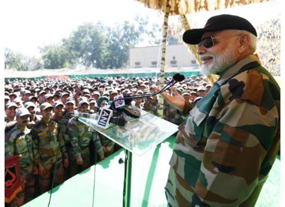 জওয়ানদের সঙ্গে দেওয়ালি পালন করলেন প্রধানমন্ত্রী