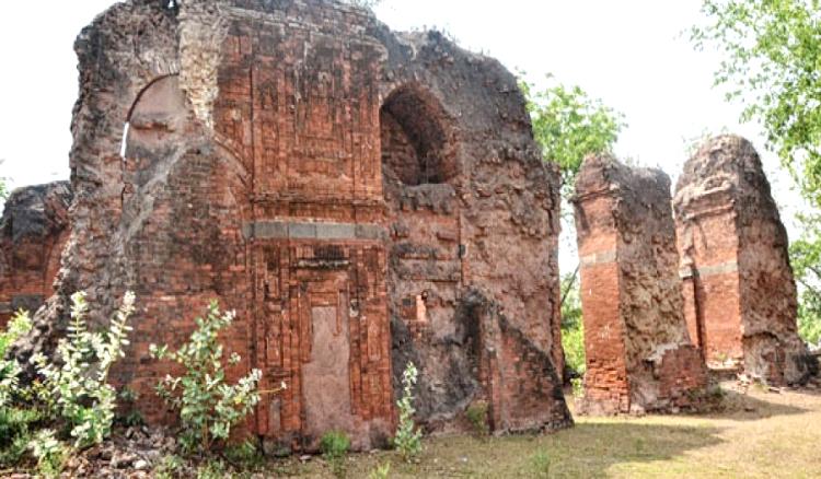 ‘আঠারো আওলিয়ার স্থান’ মঙ্গলকোট