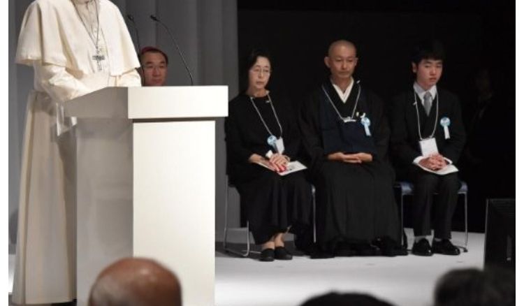 Pope Francis visits Japan and calls for a world without nuclear weapons