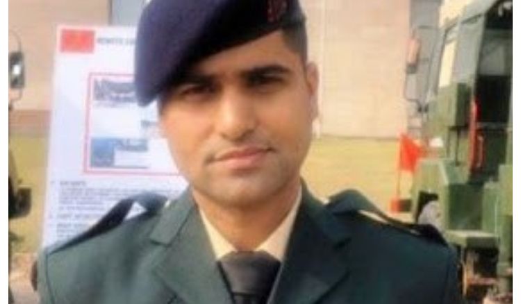 Indian Indian army major Anup Mishra develops world's first bulletproof helmet