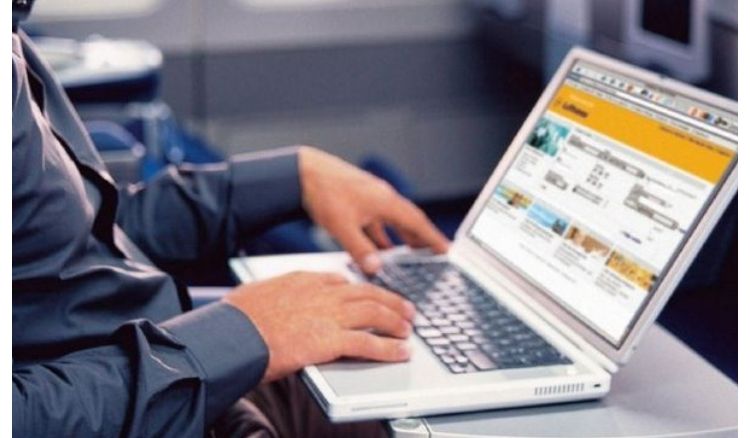 govt  permits  the access of internet services by passengers on board an aircraft in flight