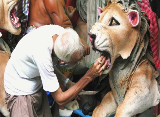 সিংহের পিঠে দেবী দুর্গা