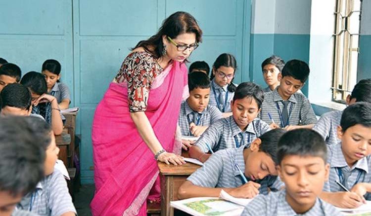 শিক্ষক দিবসে শিক্ষকতাকে এক শিক্ষিকার নিবেদন