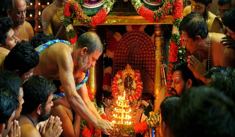 শ্রীকৃষ্ণের এই মন্দিরে মনস্কামনা পূরণ হলে হাতি দান করেন ভক্তরা