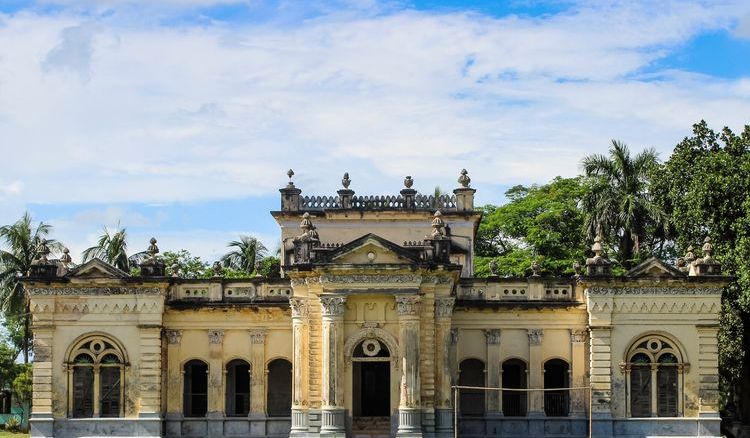 মহারানি ভবানীর স্মৃতি সম্বলিত নাটোর রাজবাড়ি