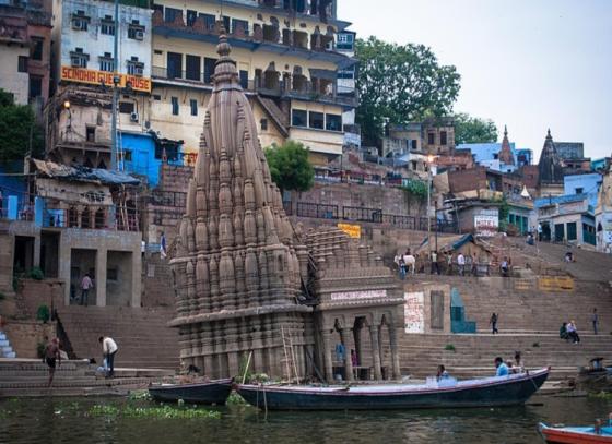 বছরে ছয় মাস জলের তলায় থাকে বারাণসীর এই ‘মাতৃঋণ’ মন্দির