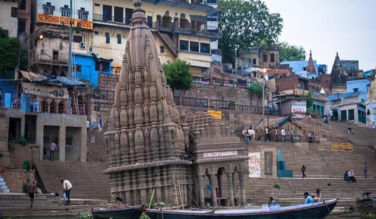 বছরে ছয় মাস জলের তলায় থাকে বারাণসীর এই ‘মাতৃঋণ’ মন্দির