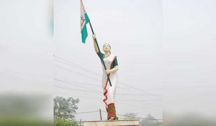 পুলিশের গুলির সামনে দাঁড়ানোর সময় সাহসিকতাই ছিল তাঁর অন্তিম