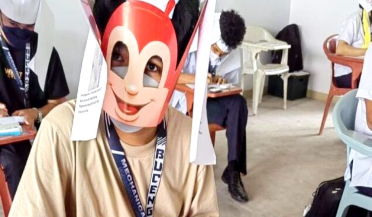 Students 'Anti-Cheating' Exam Hats Go Viral