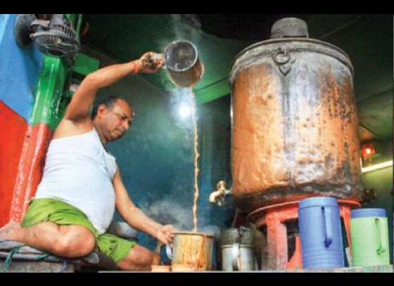 অফিসপাড়ার টান ‘ট্যাঙ্কি’ চা | অফিস পাড়ার বেন্টিক স্ট্রিটের বিখ্যাত চায়ের দোকান