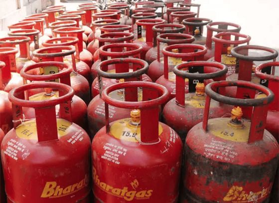 Gas Cylinder Safety: গ্যাস সিলিন্ডারের রঙ লাল হয় কেন?