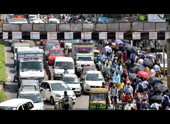 New Traffic Rules: The Barrackpore Police have introduced new guidelines to ease traffic congestion at Dunlop Crossing