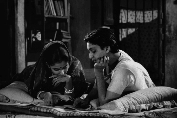 sharmila-tagore-soumitra-chatterjee_11zon